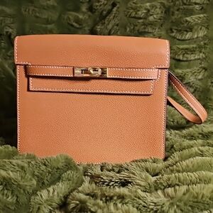 Elegant Tan Leather Women's Bag